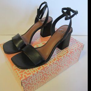 NWT GB - Gianni Bini Side Eye Black Block Sandals